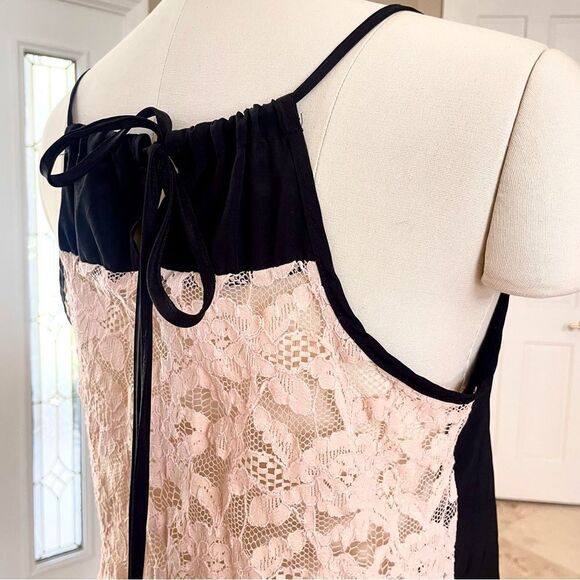 Hi-Low Colorblock Lace Blouse - Picture 4 of 4